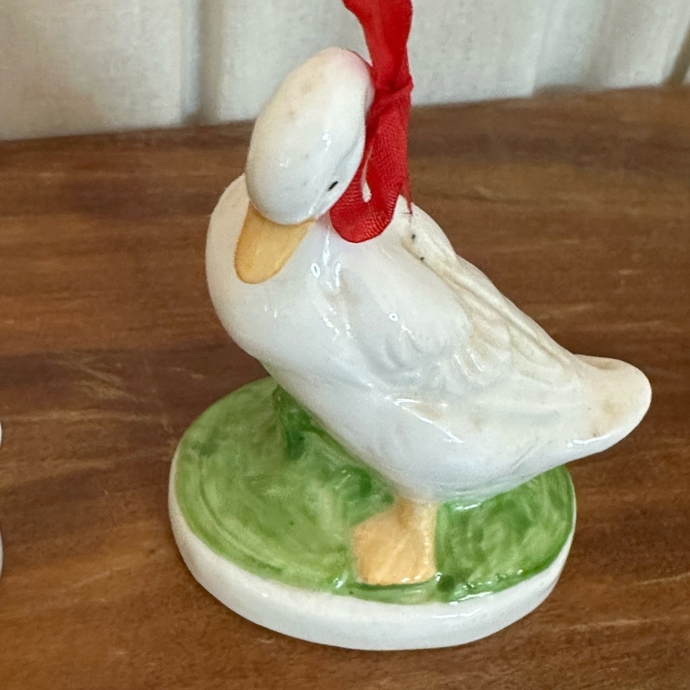 Charming White Ceramic Duck Figurines - Picture 5 of 7